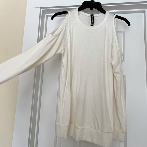 Design Lab White Soft Cold Shoulder Long Sleeve Sweatshirt Size Small - Picture 2 of 6
